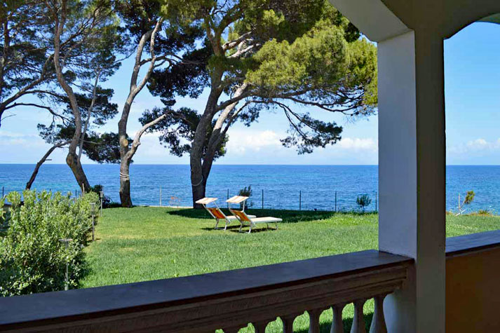 Ferienwohnung mit großem Garten am Meer