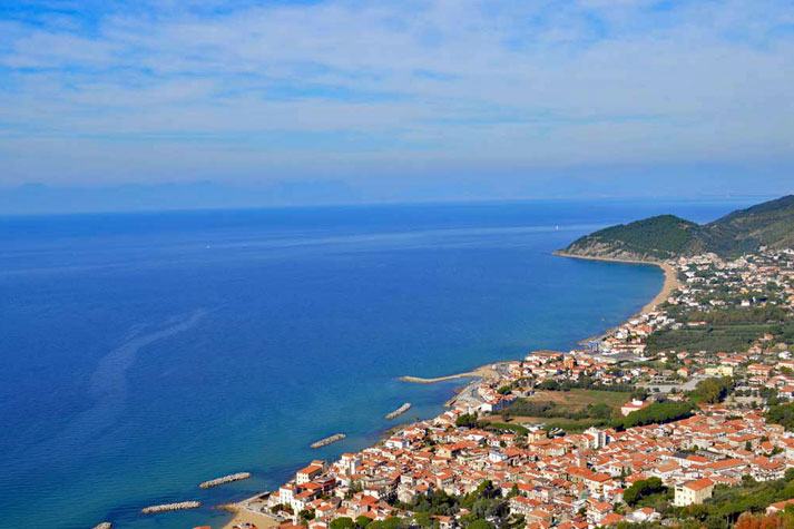 Blick von Castellabate auf Santa Maria