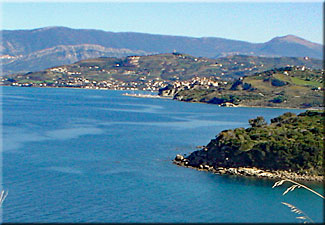 Blick auf die Küste und das Hinterland des Cilento Nationalparks