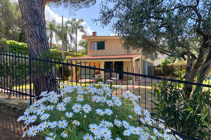 Ferienhaus Villetta a Mare, Haus und Garten