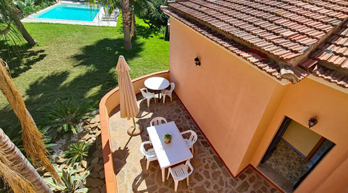 Terrasse zum Garten und Pool Terrasse zum Garten und Pool