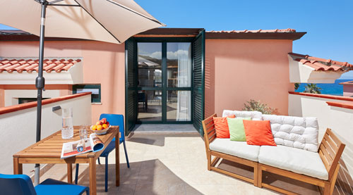 Die Terrasse zum Garten und Pool Die Terrasse zum Garten und Pool