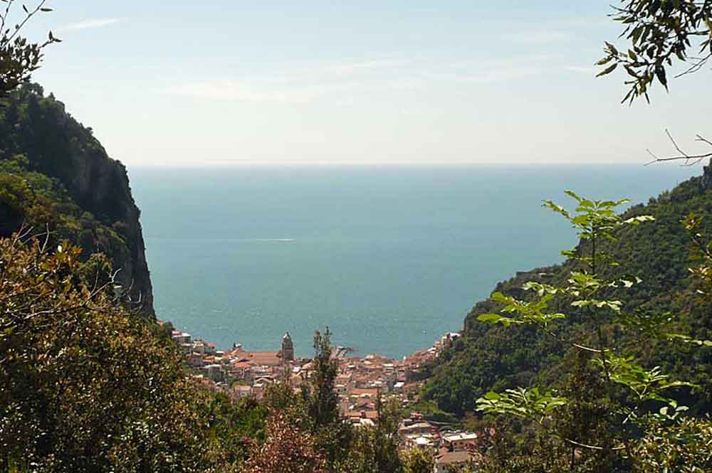 Blick auf Amalfi aus den Bergen