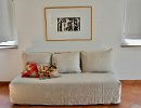 Das Schlafsofa (Doppelbett) im Wohnraum Das Schlafsofa (Doppelbett) im Wohnraum