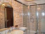 Bad mit Dusche im Erdgeschoß Bad mit Dusche im Erdgeschoß