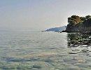 Glasklares Meer an der Punta Licosa, im Hintergrund die Tresino-Halbinsel