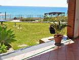 Blick von der Terrasse aufs Meer Blick von der Terrasse aufs Meer