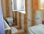 Bad mit Dusche/Badewanne in der Ferienwohnung San Leo III