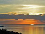 Sonnenuntergang über dem Meer mit Blick auf die Punta Licosa