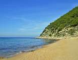 Sandstrand am Fuße des Monte Tresino Ende des langen Sandstrandes am Fuße des Monte Tresino