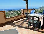 Blick vom Balkon auf den Monte Tresino und das Meer