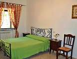 Doppelzimmer der unteren Ferienwohnung Doppelzimmer der unteren Ferienwohnung mit Fenster