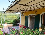 Terrasse zum Meer mit Blick auf den Olivenhain die Tresino-Hügel