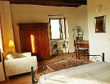 Das Schlafzimmer mit zwei Fenster Das geräumige Schlafzimmer mit zwei Fenster