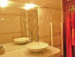 Das Bad mit Dusche unten Das Bad mit Dusche unten