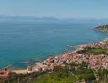 Santa Maria di Castellabate mit Blick auf die Amalfiküste