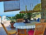 Teil der überdachten Terrasse mit Meerblick Teil der überdachten Terrasse mit Blick aufs Meer