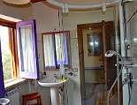 Dusche/Badewanne im oberen Bad Dusche/Badewanne im oberen Bad
