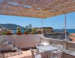 Die Terrasse mit weitem Blick aufs Meer Die Terrasse mit weitem Blick aufs Meer