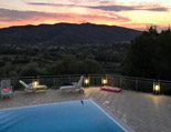 Villa Bella, der Pool nach Sonnenuntergang Villa Bella, der Pool nach Sonnenuntergang