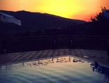 Am Pool nach Sonnenuntergang Am Pool nach Sonnenuntergang
