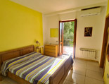 Eines der Doppelzimmer in der unteren Etage Eines der Doppelzimmer in der unteren Etage