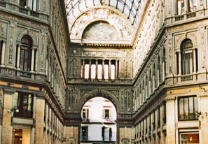 Die Einkaufspassage Umberto I in der Altstadt Neapels