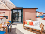Die Terrasse zum Garten und Pool