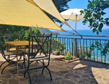 Terrasse mit Schatten und Meerblick