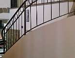 Treppe zum zweiten Schlafbereich Geschwungene Treppe zum zweiten Schlafbereich