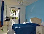 Das Doppelzimmer mit Fenster zur Terrasse Das Doppelzimmer mit Fenster zur Terrasse
