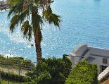 Blick von oben auf den Zugang zum Meer Blick von oben auf den Zugang zum Meer