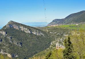 Die Zipline: anschnallen und dann... buon volo